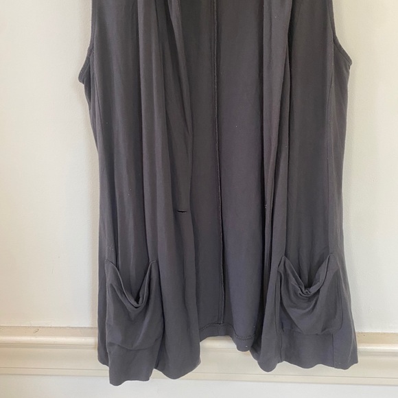 J. Jill Vest with pockets. - Picture 3 of 3